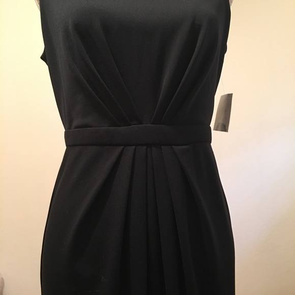 Donna Morgan • Embroidered Shoulder Sheath Dress - Picture 3 of 8